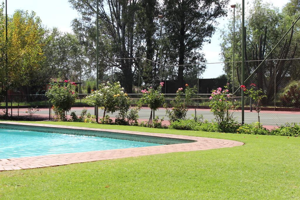 Big Tree Midrand Hotel Kültér fotó